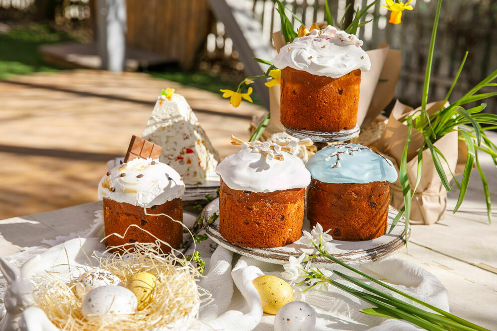 Кулич с изюмом 