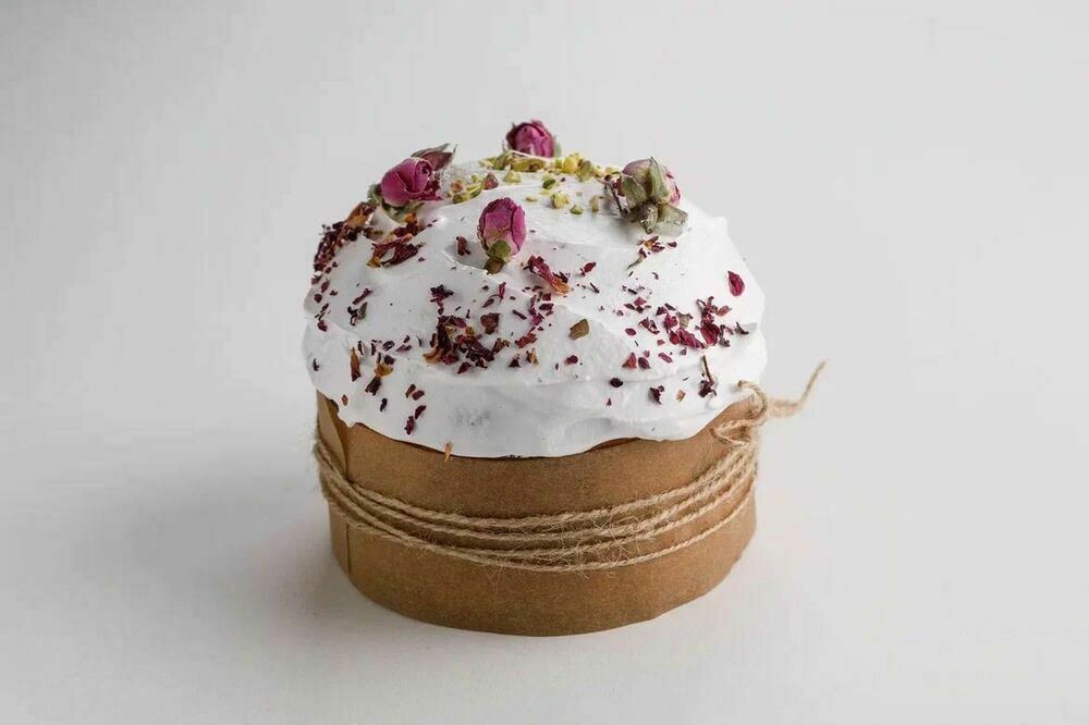 Kulich with custard
