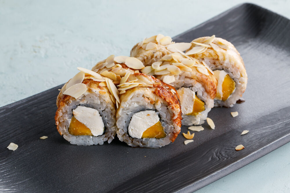 Cream roll with eel and mango
