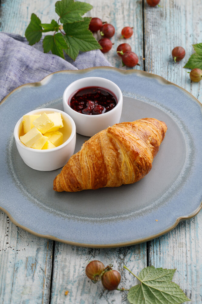  Croissant with butter and jam