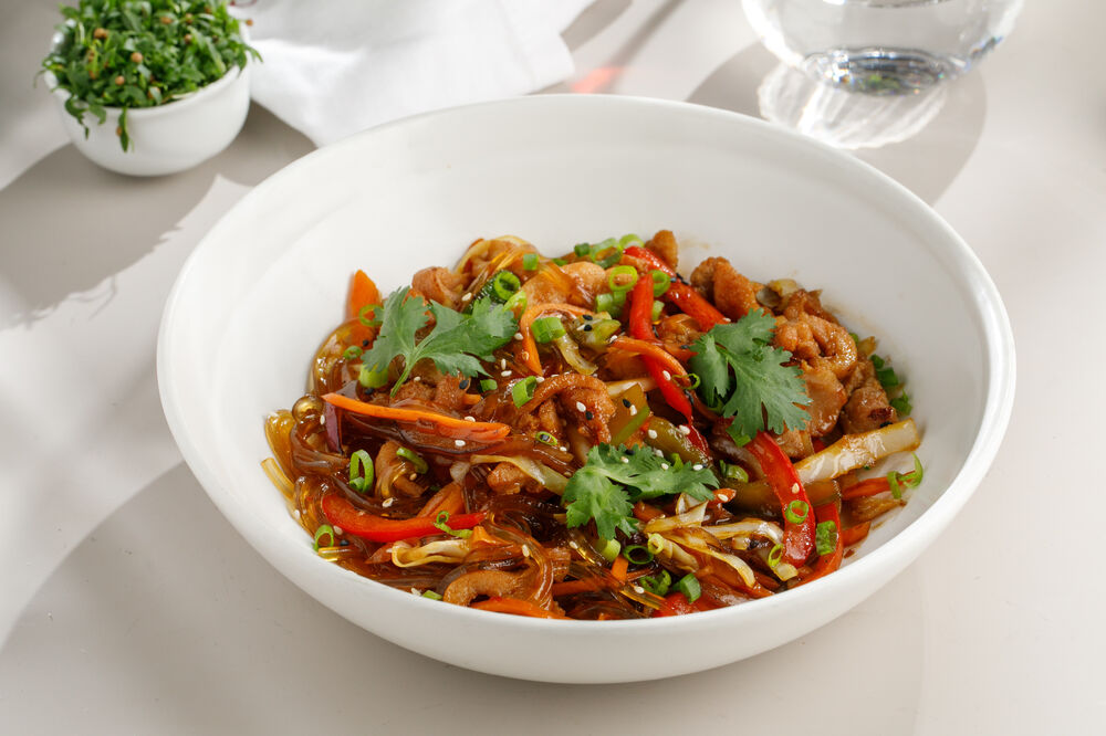 Glass noodles with chicken and vegetables