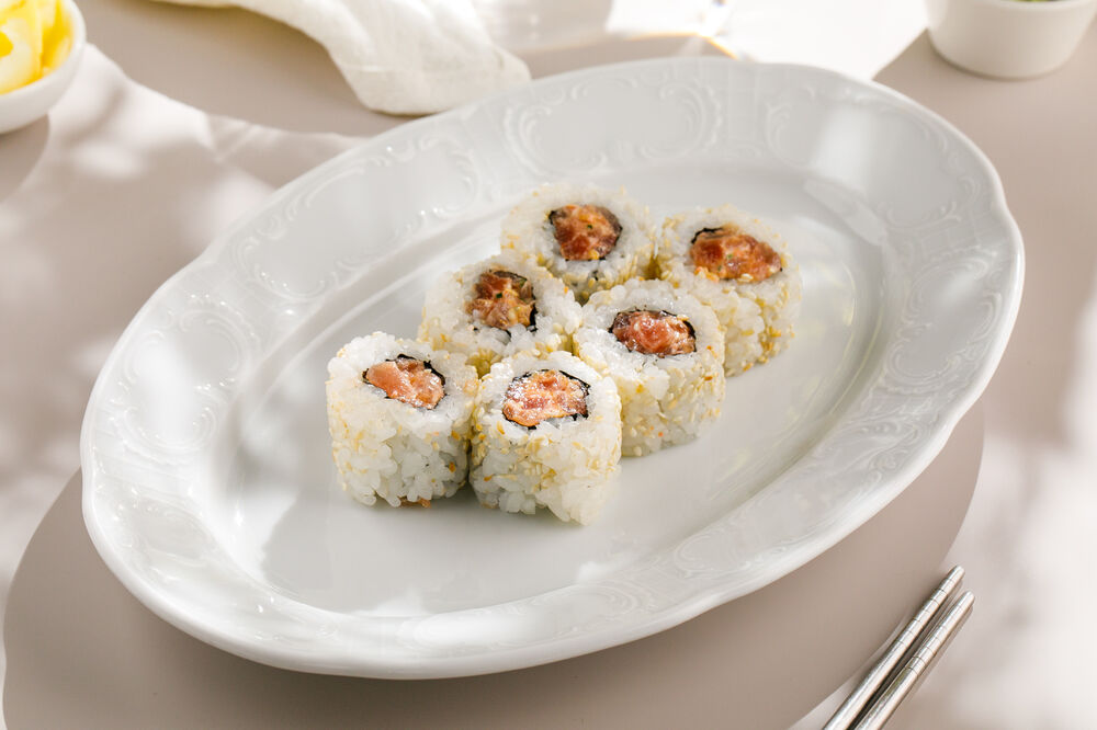 Spicy salmon roll