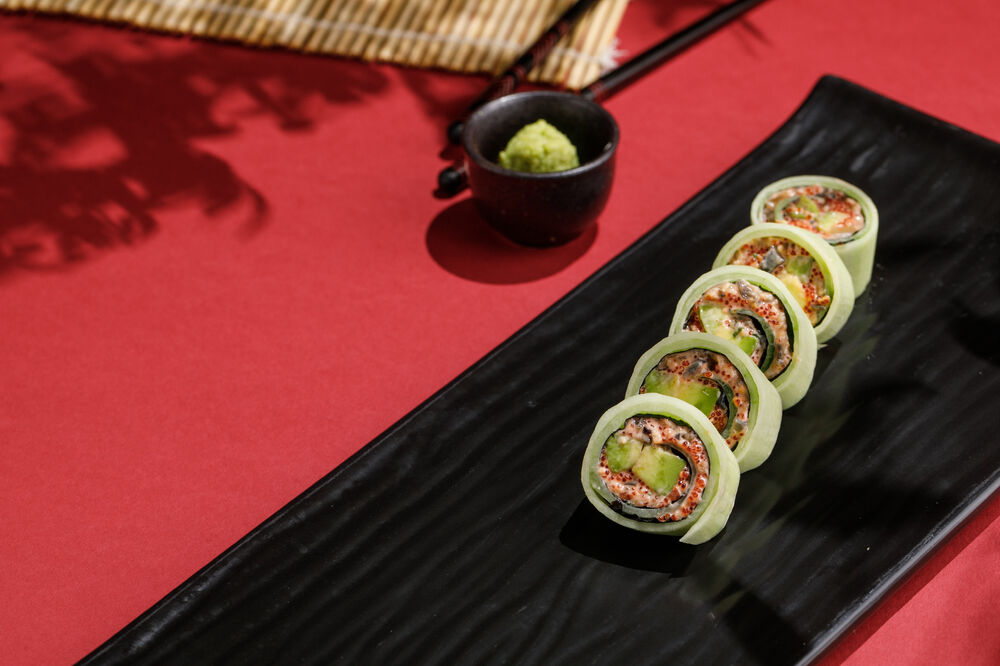 Signature roll with eel