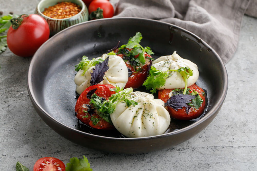 Baked spicy tomatoes with khinkali from naduga