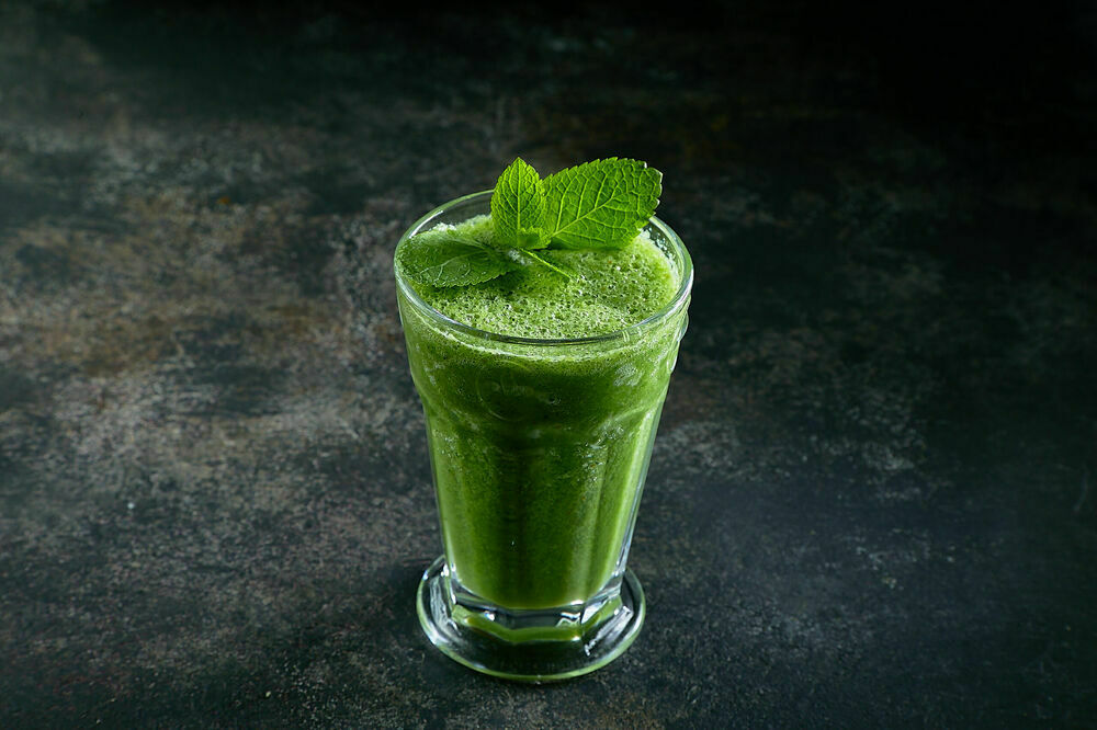 Spinach-orange smoothie