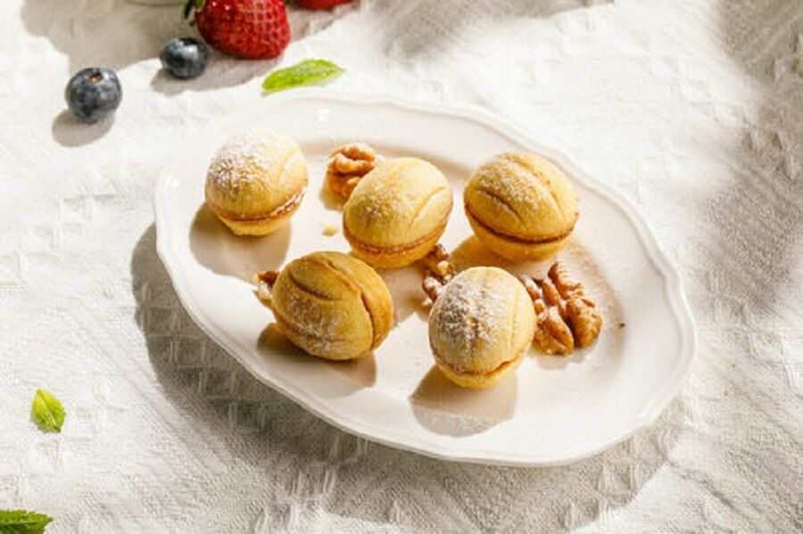 Орешки с вареной сгущенкой