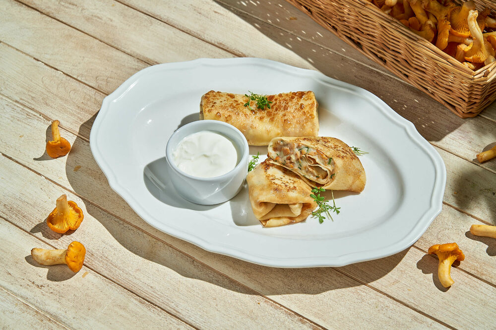 Блины с лисичками и сметаной