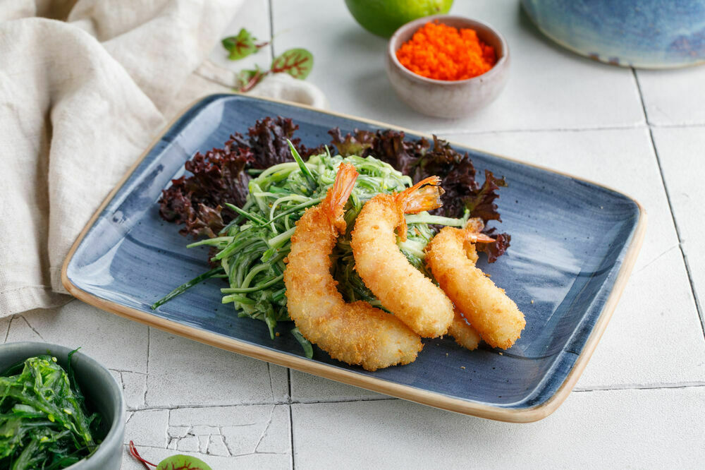 Kaiso salad with shrimp tempura