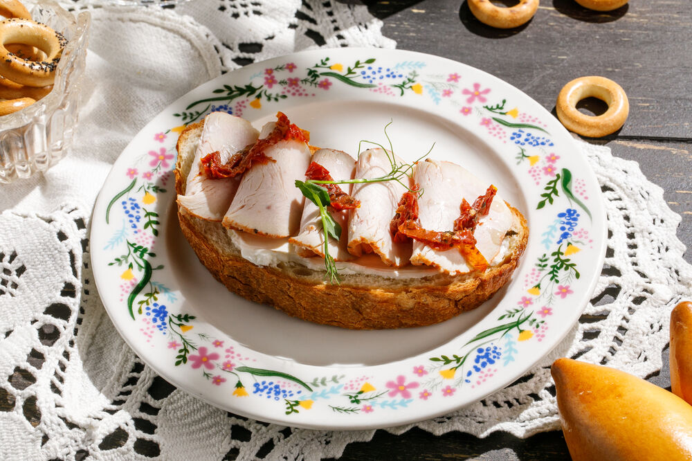 Bruschetta with turkey and sun-dried tomatoes