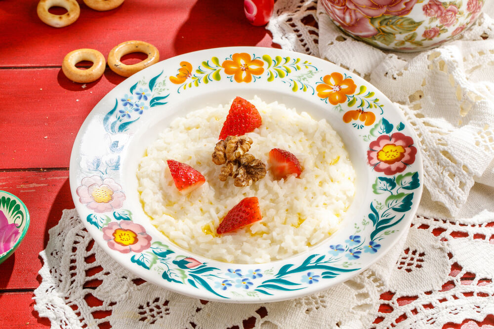Rice porridge with seasonal berries