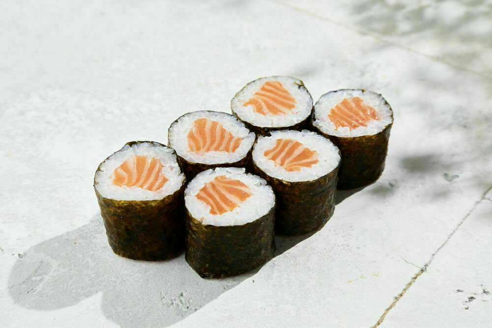  Rolls with salmon