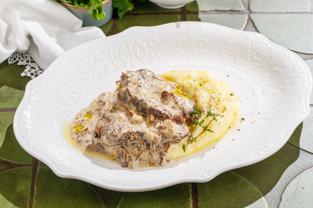 Veal with porcini mushrooms and truffle sauce