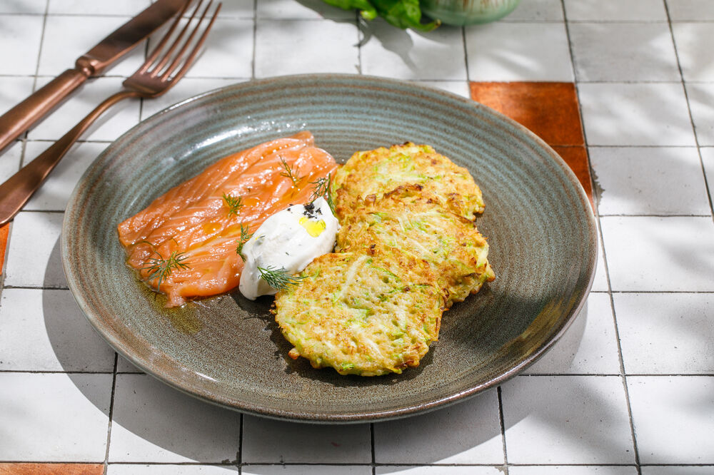  Zucchini fritters with salted salmon