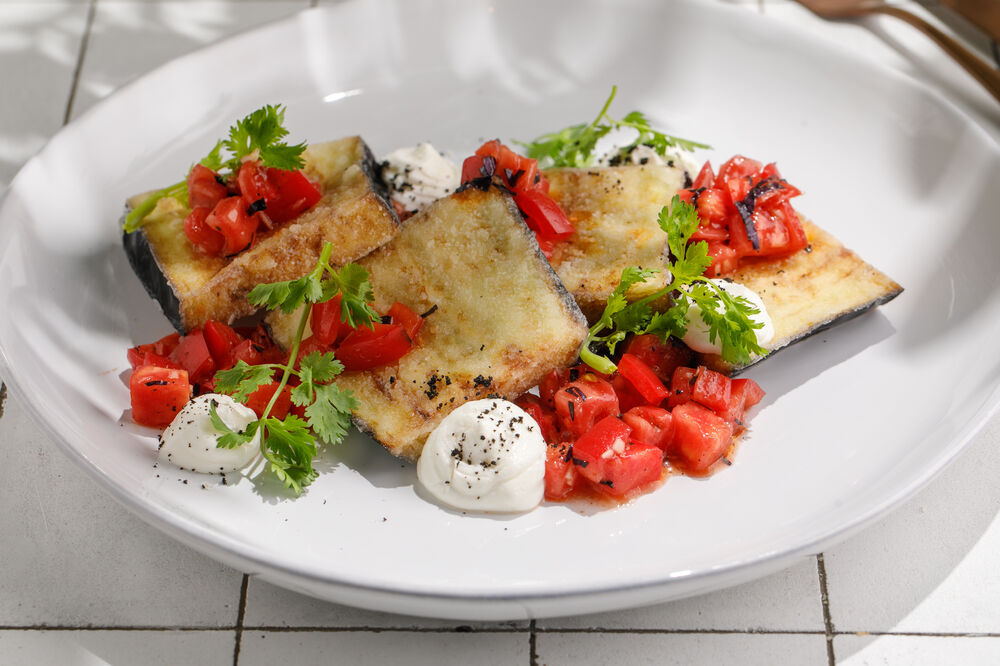 Crispy eggplants with suluguni cream