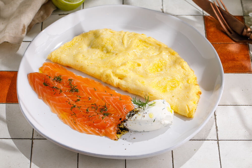 Omelette with salmon and cheese cream