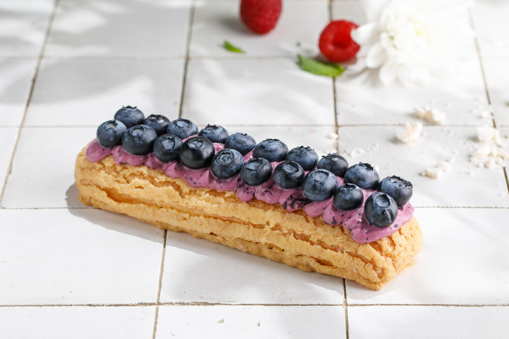 Blueberry eclair cake