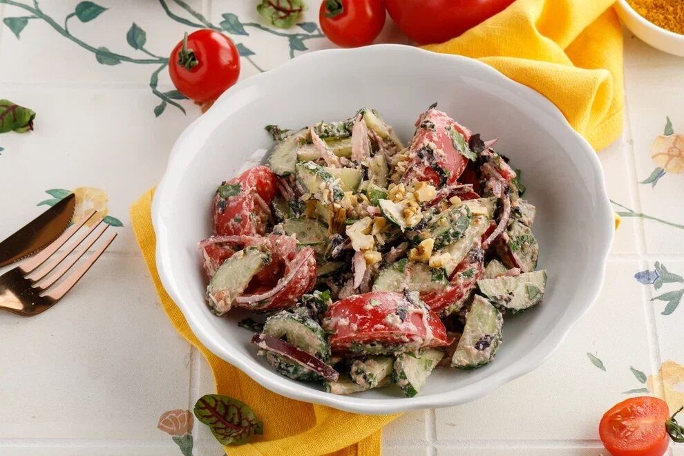 Салат по-грузински с орехами