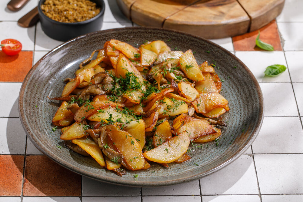  Fried potatoes with mushrooms