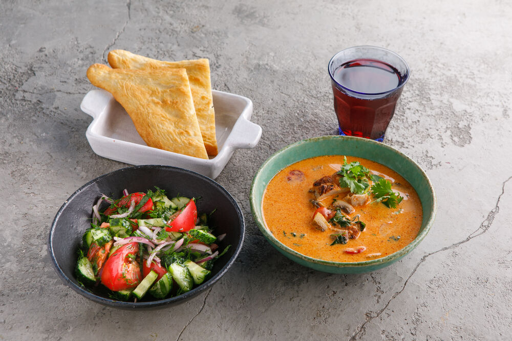 Tom Yum with chicken + vegetable salad with spices