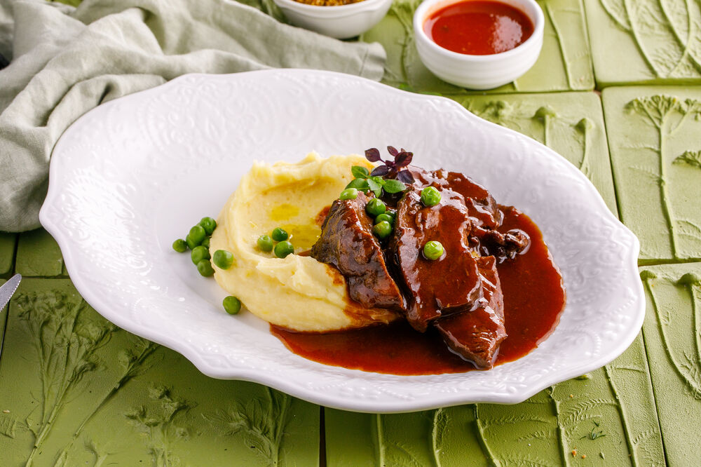 Stewed beef cheeks with mashed potatoes