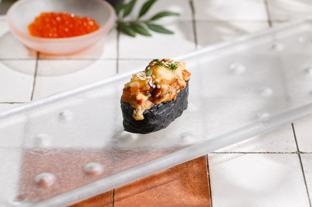  Baked sushi with scallop