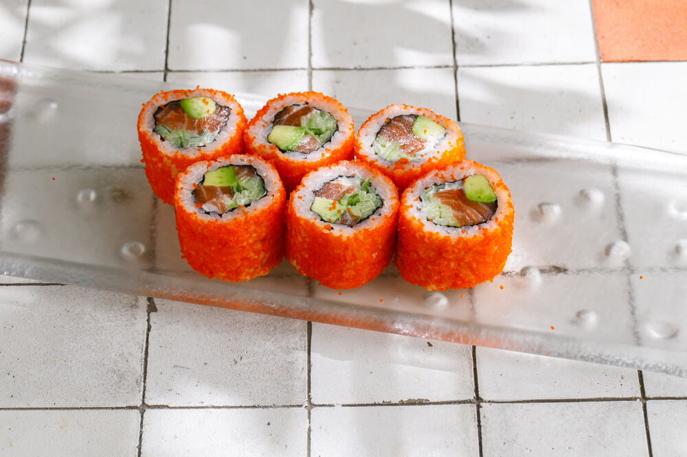  Rolls California with salmon