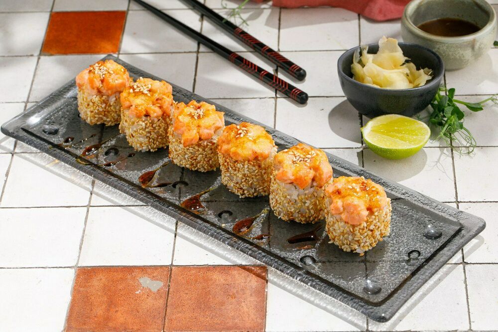 Hot roll with salmon