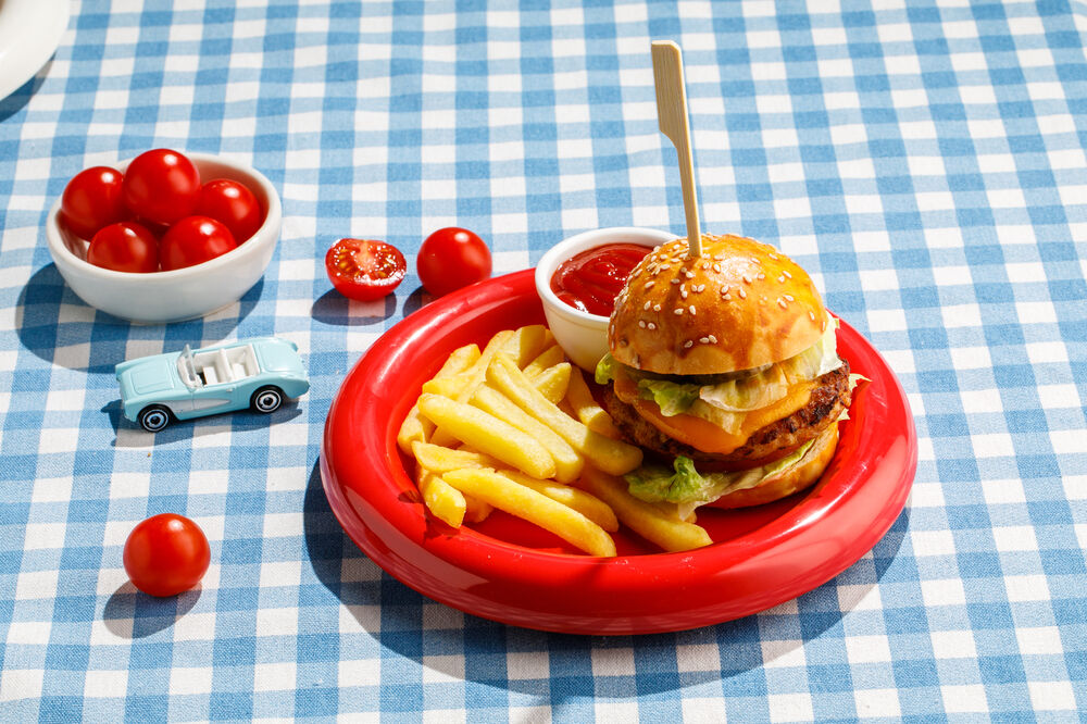 Мини-бургер с курицей и фри