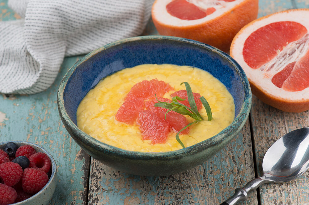 Rice parridge cookedusing cocnut milk, with juicy grapefruit
