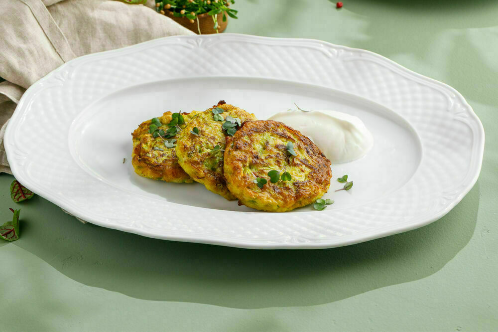 Zucchini pancakes with sour cream