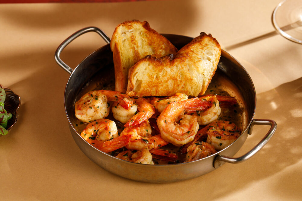 Креветки с чесноком и петрушкой 