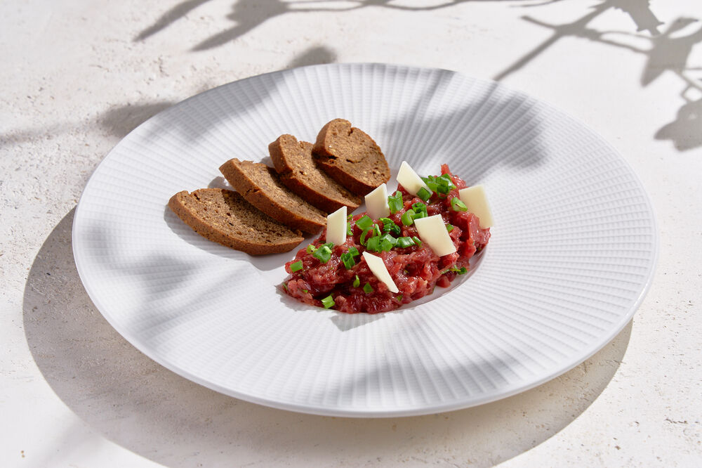 Beef tartare with truffle dressing