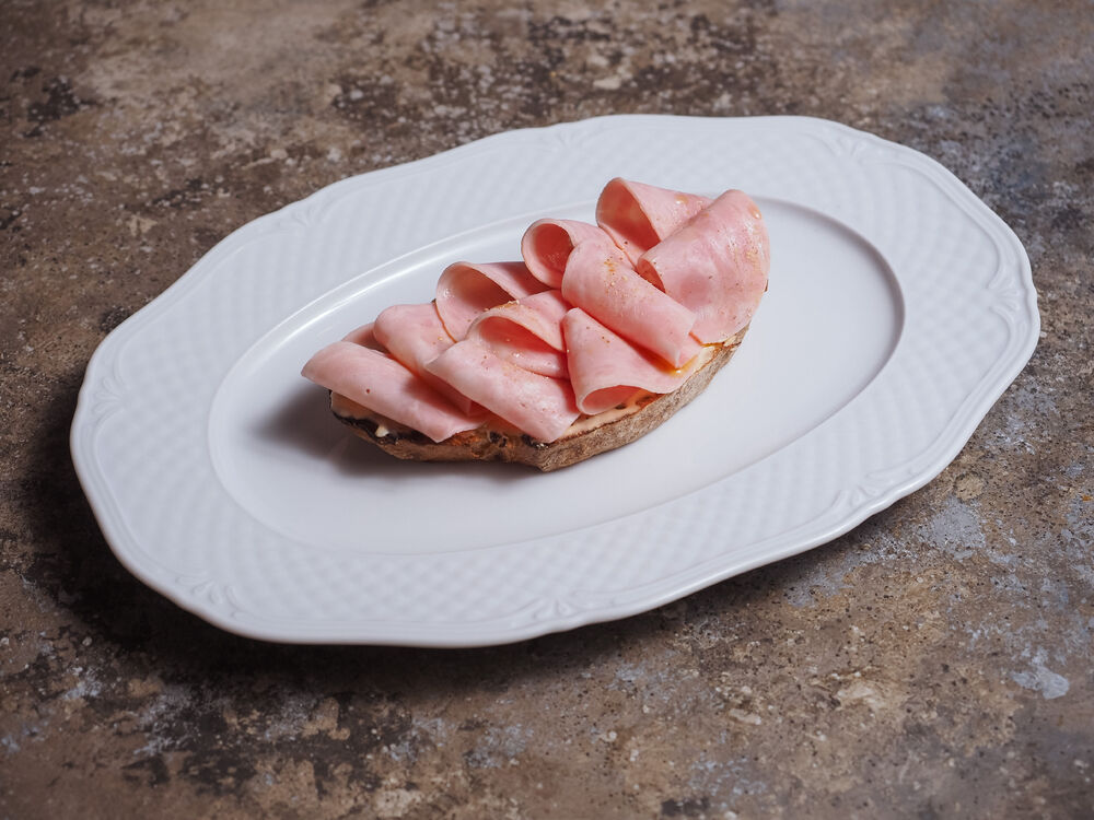 Toast with truffle sauce and prosciutto cotto