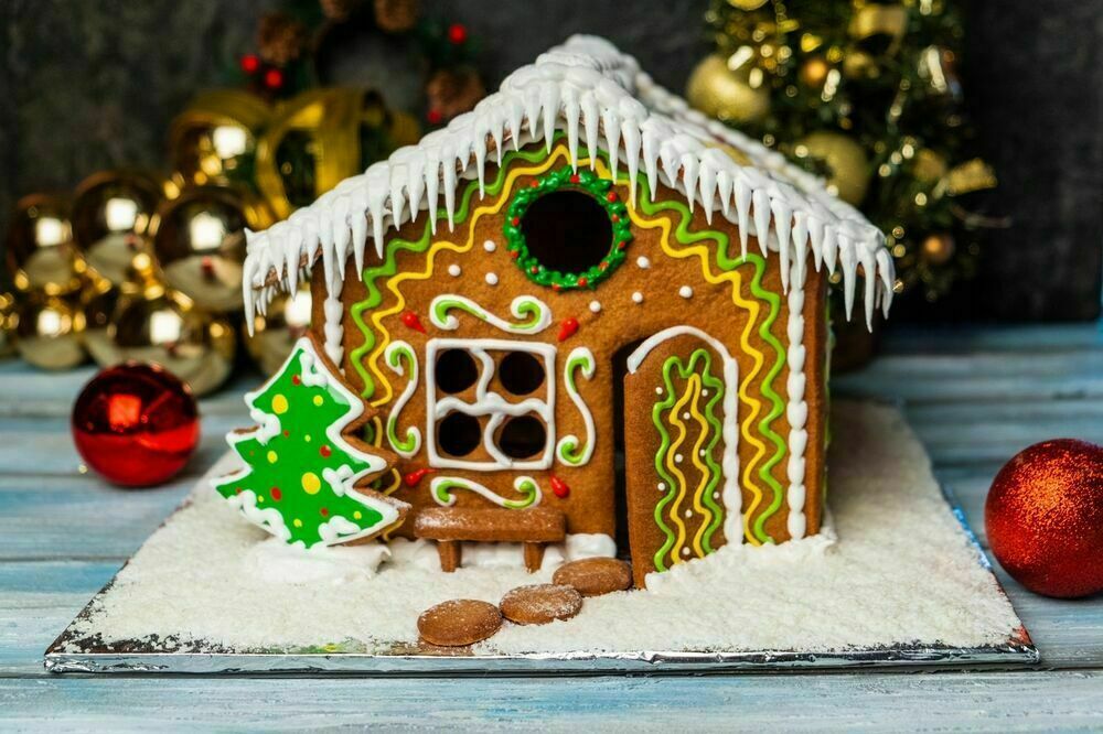 Gingerbread House small (pre-order in 1 day)