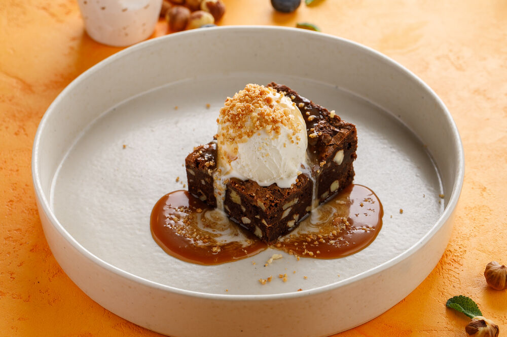 Brownie with ice cream and caramel sauce