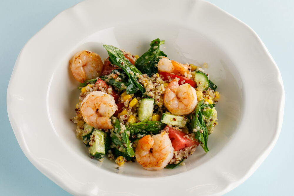 Salad with quinoa, shrimp and corn