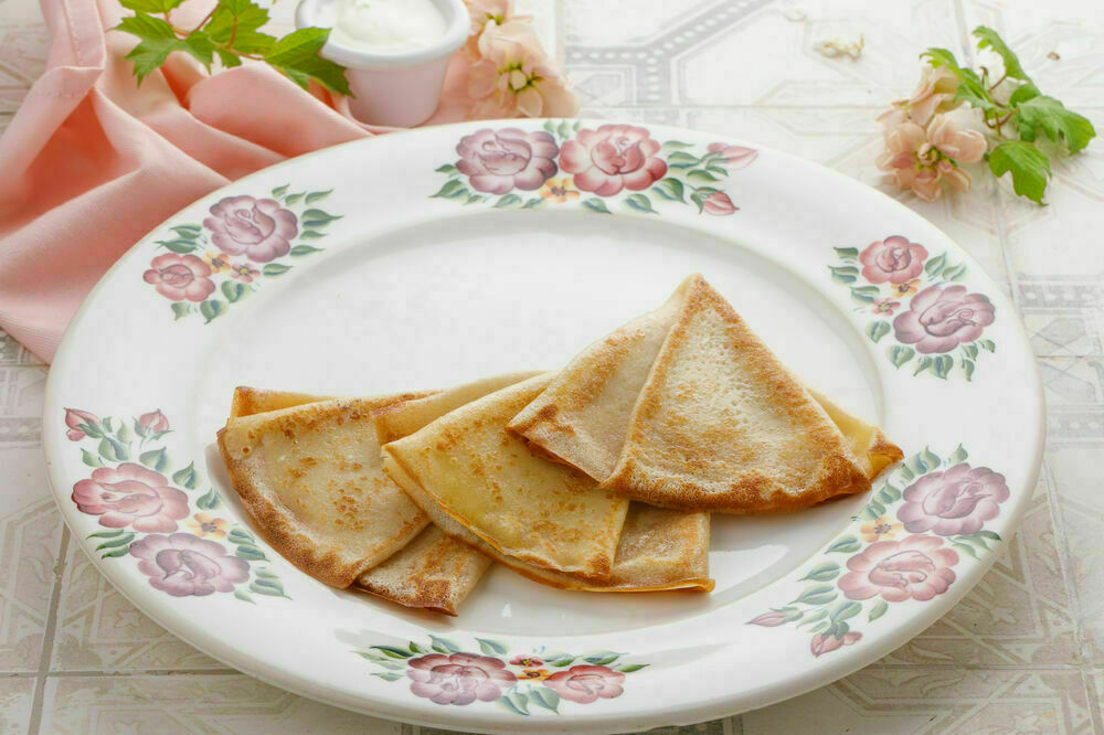 Пшеничные блины со сметаной