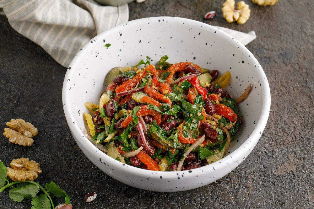 Paprika salad with red beans