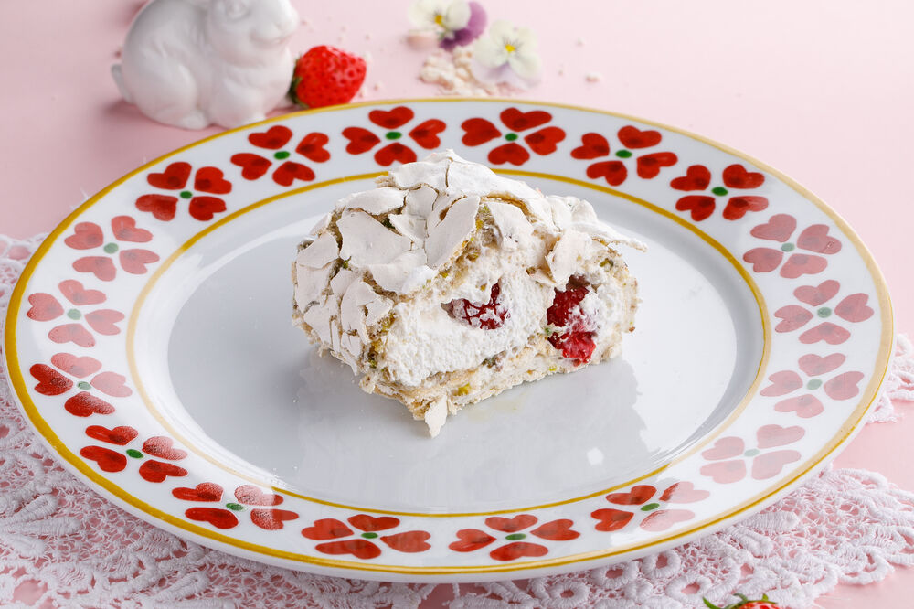  Dessert "Pistachio roll with raspberries"