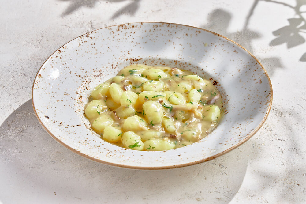 Gnocchi with oyster mushrooms and parsley