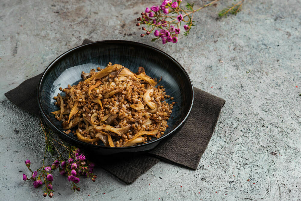 Buckwheat with forest mushrooms and fried onions 