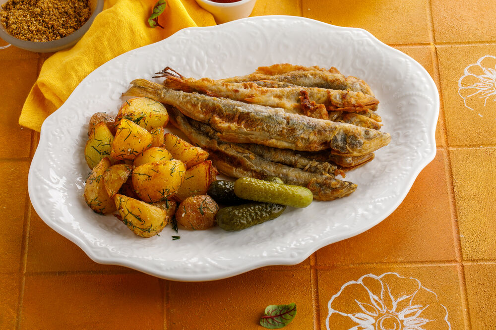 Smelt with baby potatoes and Tkemali sauce