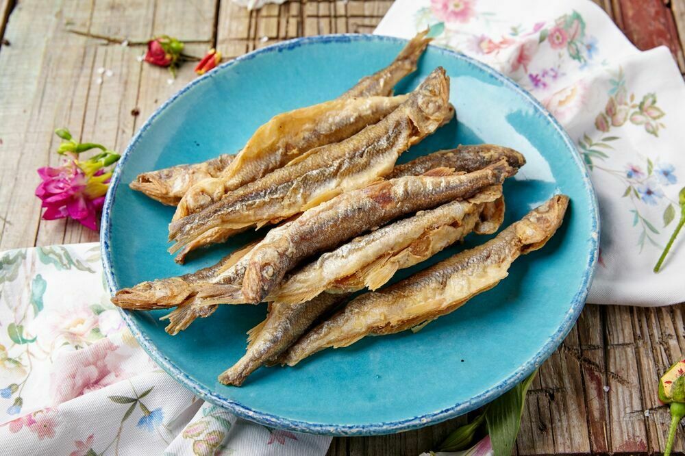 Smelt fried with cucumbers