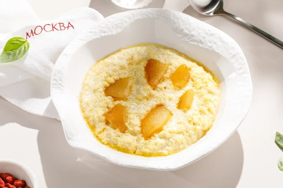 Каша пшенная с карамельной грушей