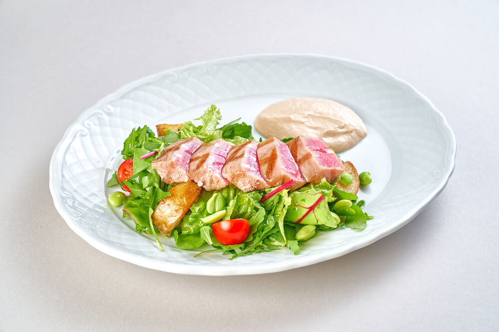 Salad with tuna and Tonnato sauce