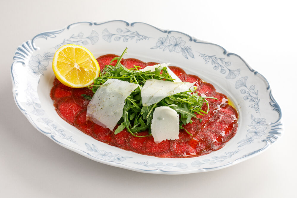 Beef carpaccio with truffle Aioli