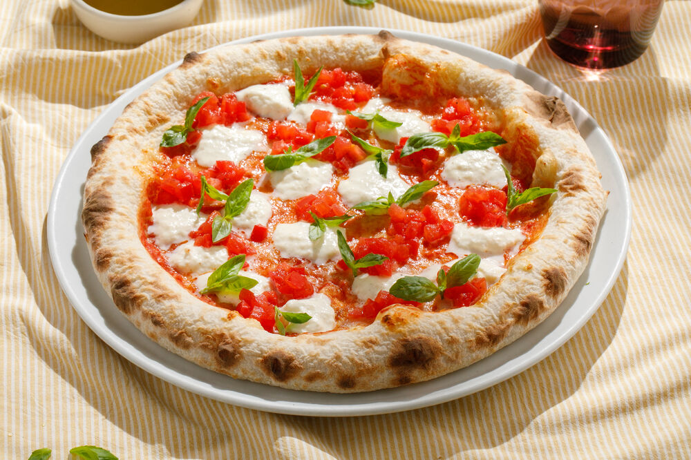 Pizza with tomatoes and stracciatella