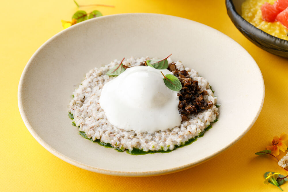 Green buckwheat with mushrooms and parmesan mousse