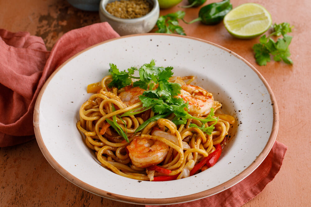  Chow mein noodles with shrimps