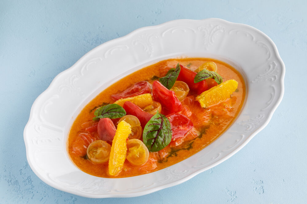  Salmon ceviche with tomatoes and orange